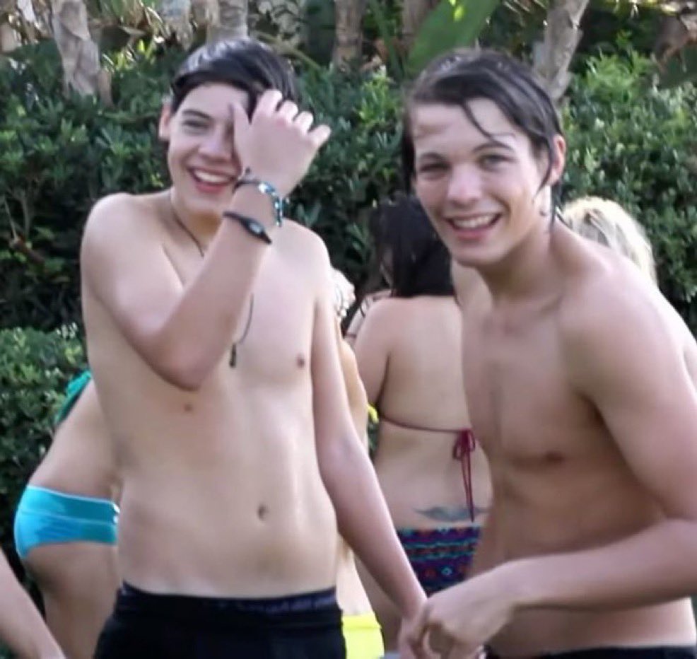 aleestyles91's tweet photo. "they met without tattoos and began to write their love story through them" https://t.co/UjgL1jRTaI