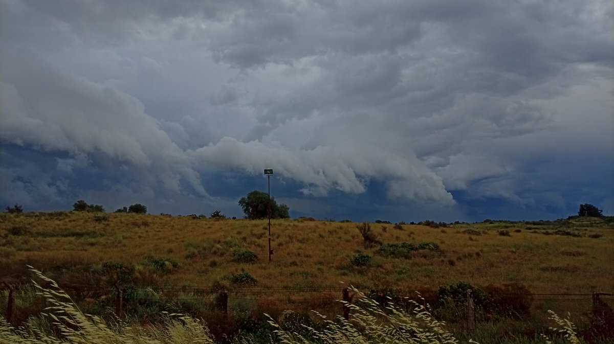 NikoStorm84's tweet photo. Del año pasado
TORMENTAS !!  20 de noviembre de 2025 🌩️
Punta Alta - Buenos Aires - Argentina  
#clima #weather #tormenta #thunderstorm https://t.co/cRJFTAronI