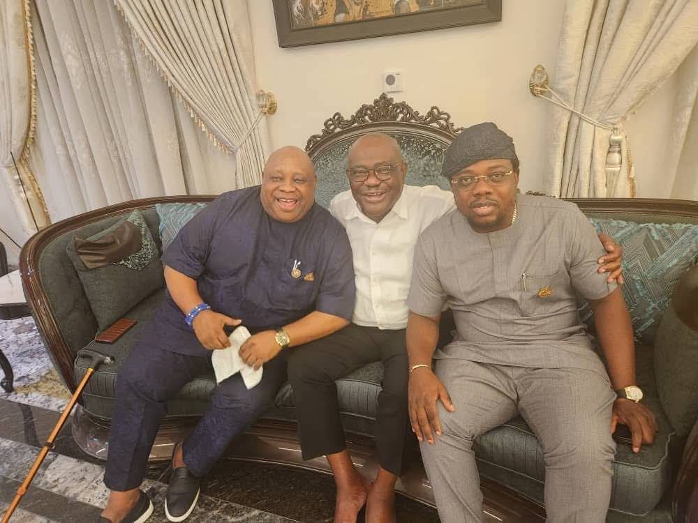 OlayinkaLere's tweet photo. Governor Ademola Adeleke's visit to the FCT Minister, Nyesom Wike, in Abuja today. https://t.co/Hoonui5y7y