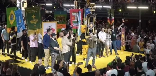 n4voz's tweet photo. @blenderified @OFCBostil Mbl é seita mano. Renan adota abertamente imagens facistoides. Sapoha é claramente referencia à mulekada do italiano. O estilo da oratória dele claramente é copiada do bigodudo austríaco. https://t.co/pqgEEzm8ms