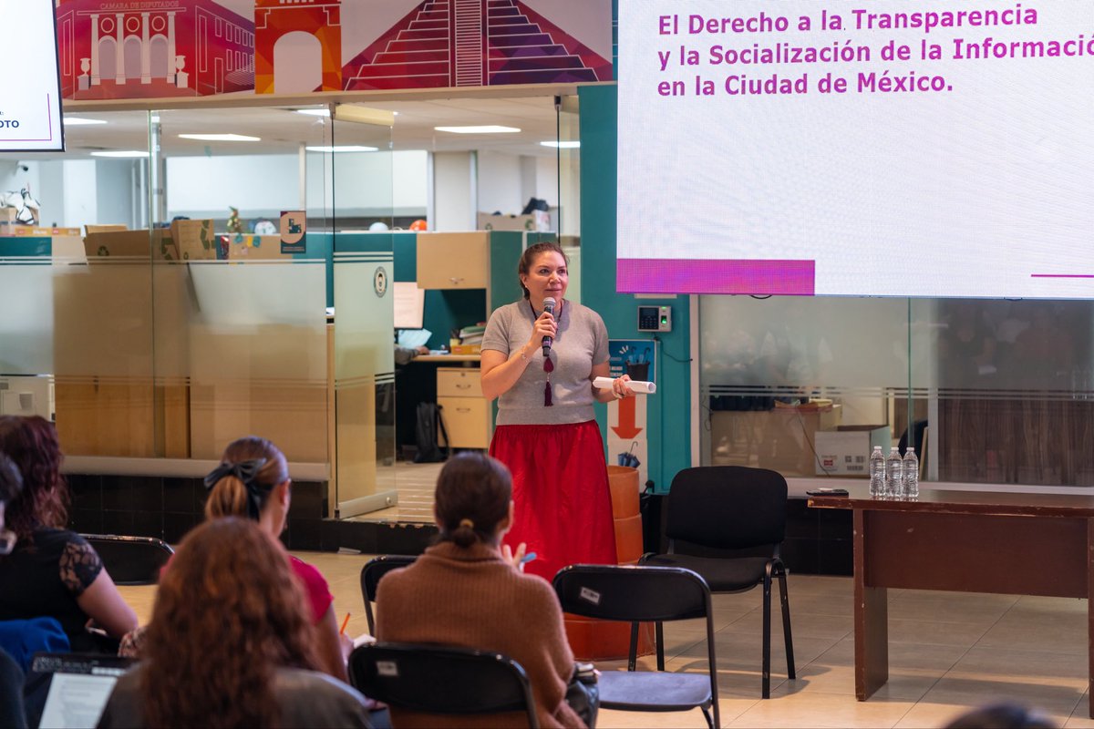 InfoCdMex's tweet photo. 📝 La capacitación en materia de transparencia continúa en el #INFOCDMX.

Hoy se llevó a cabo la cuarta jornada del curso “Introducción a la Ley de Transparencia para el Acceso y Socialización de la Información”, con la participación de personas servidoras públicas de distintas instituciones públicas. 

Durante la sesión se abordaron elementos de la nueva legislación y su aplicación, así como ejemplos prácticos, como parte del proceso de actualización para el cumplimiento de las obligaciones de transparencia y la garantía del #DAI.