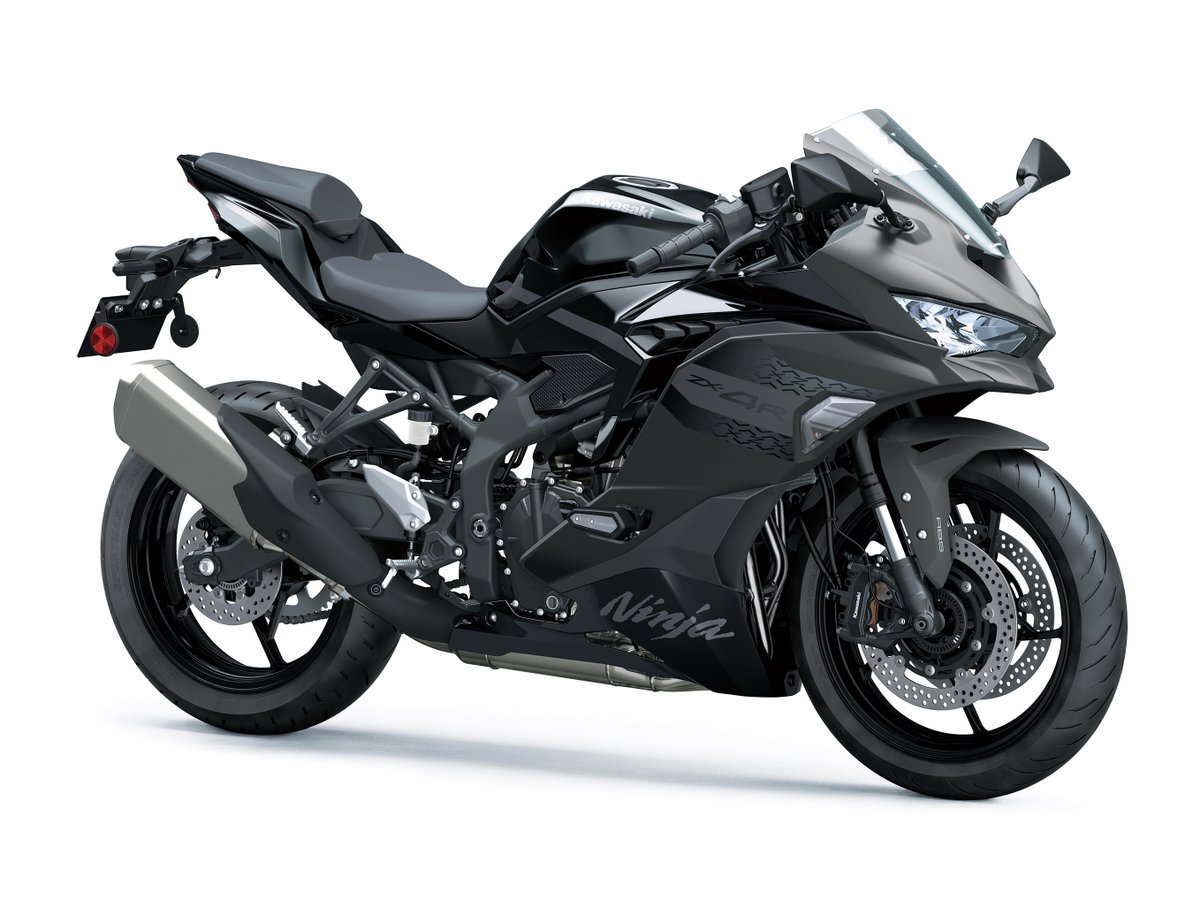 Kawasaki_JPN's tweet photo. 【Ninja ZX-4R】
見た瞬間に心を掴まれる「Ninja ZX」デザイン。
乗った瞬間に感じる本格スポーツの魅力。

街乗りからワインディング、サーキットまで走る楽しさを存分に味わわせてくれる。
走るたびにもっと好きになる一台です。

▼製品情報はこちら
https://t.co/JMMbqvkX1z
▼カタログ請求はこちら
https://t.co/zaDvZK901l

#NinjaZX4R #Kawasaki #バイクライフ