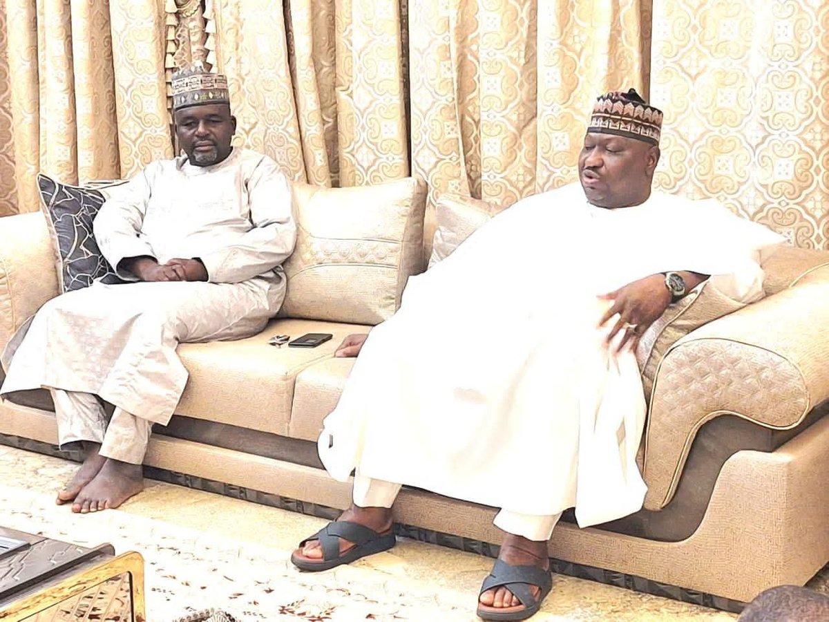 MukhtarBalaa's tweet photo. The National Delegation of Sokoto State, AMDON Sokoto, held a meeting today at the residence of Dallatun Sokoto, Alh. Murtala Abdulkadir Dan Iya, Jarman Sokoto. Important matters were discussed with great understanding. Wishing them more success ahead. #DanIyanJarmaNetwork https://t.co/tXMnhL96AP