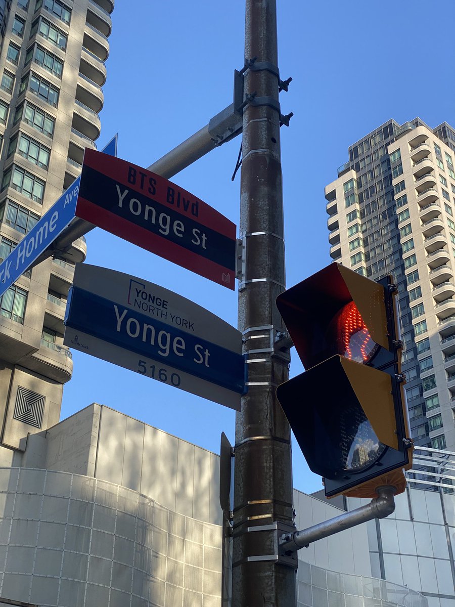 boraToronto_ot7's tweet photo. Made it to BTS Blvd!!! 💜 https://t.co/vYeABwZi5N