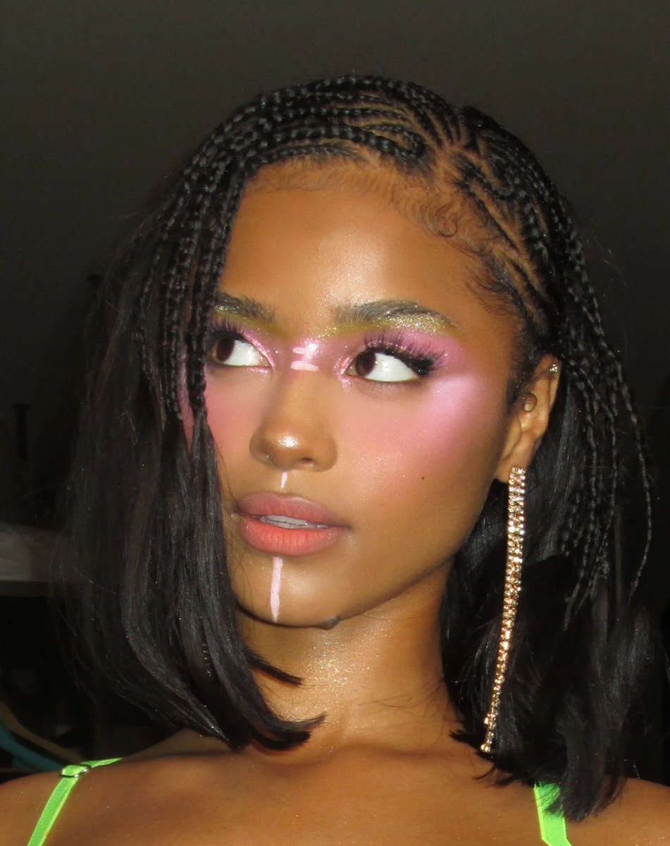 WEAKNND's tweet photo. that pretty girl from joburg https://t.co/SWSfDXDSZO
