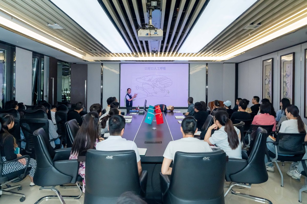 CJSkelhorne's tweet photo. Just wrapped up an awesome workshop on digital marketing strategy! Learned actionable tactics to boost social media engagement and connect with global audiences. Grateful for the insightful speaker and all the great discussions today https://t.co/sa59HsJgV7