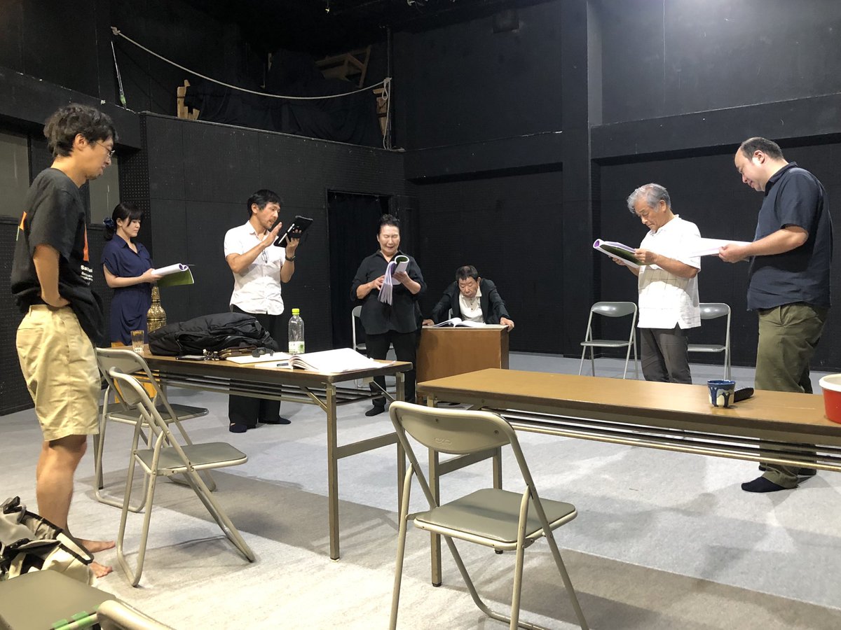 ningenza_studio's tweet photo. #71毒薬と老嬢 
昨日、稽古でした。台本読みの稽古でした。新たに死体役で豊田大晟さんの参加が決まりました。「立派な死体になれるよう精進致します。」とおっしゃっていました。深い。私も立派な狂人になれるよう精進。森川さんの代読みが素敵でした(酒井)
ご予約🎭https://t.co/j31XYhfze4 https://t.co/qstDLDxol7