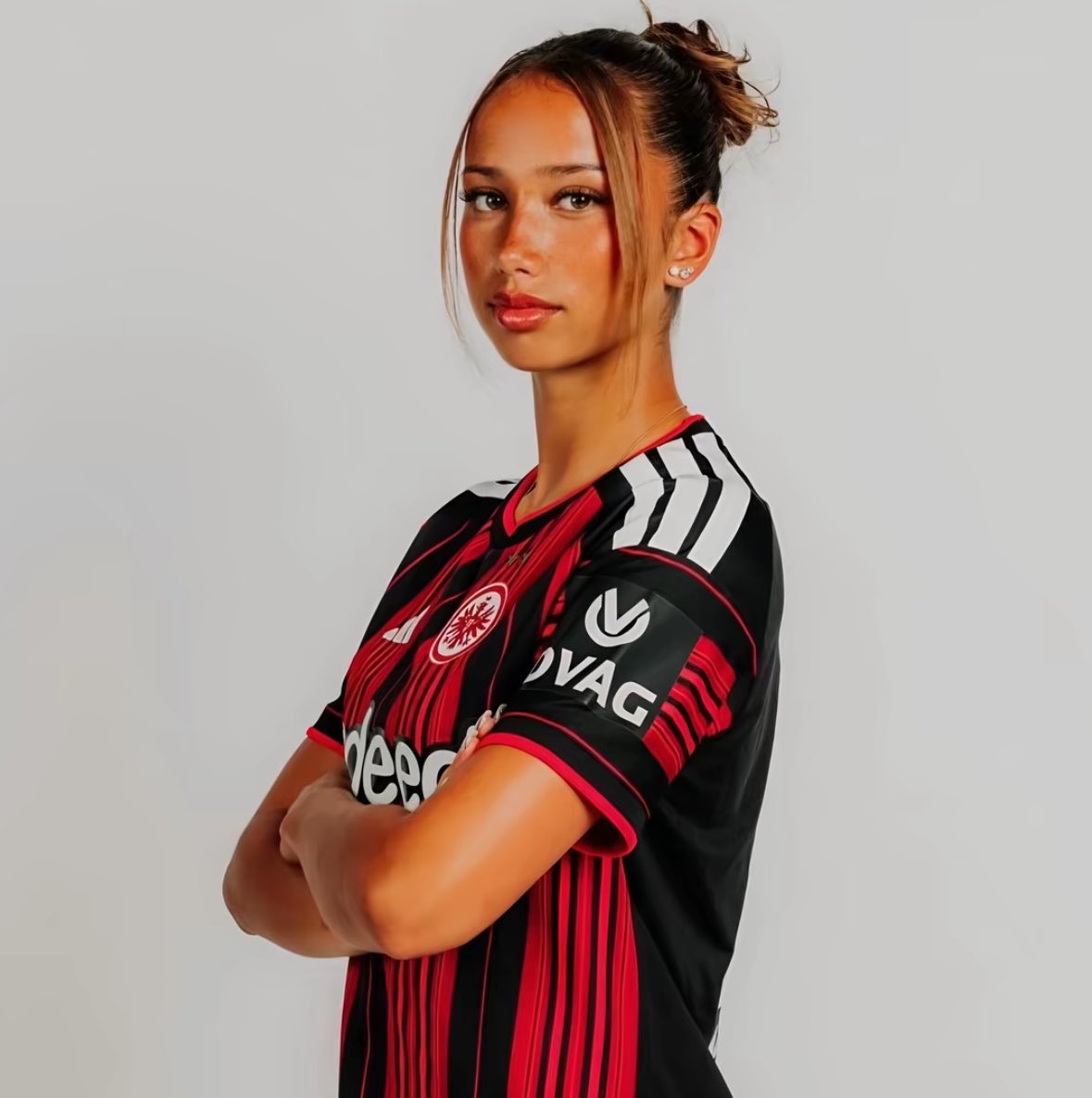 adrifdzzzzzz's tweet photo. Del Frankfurt femenino desde pequeño https://t.co/7Hep0PfBoc