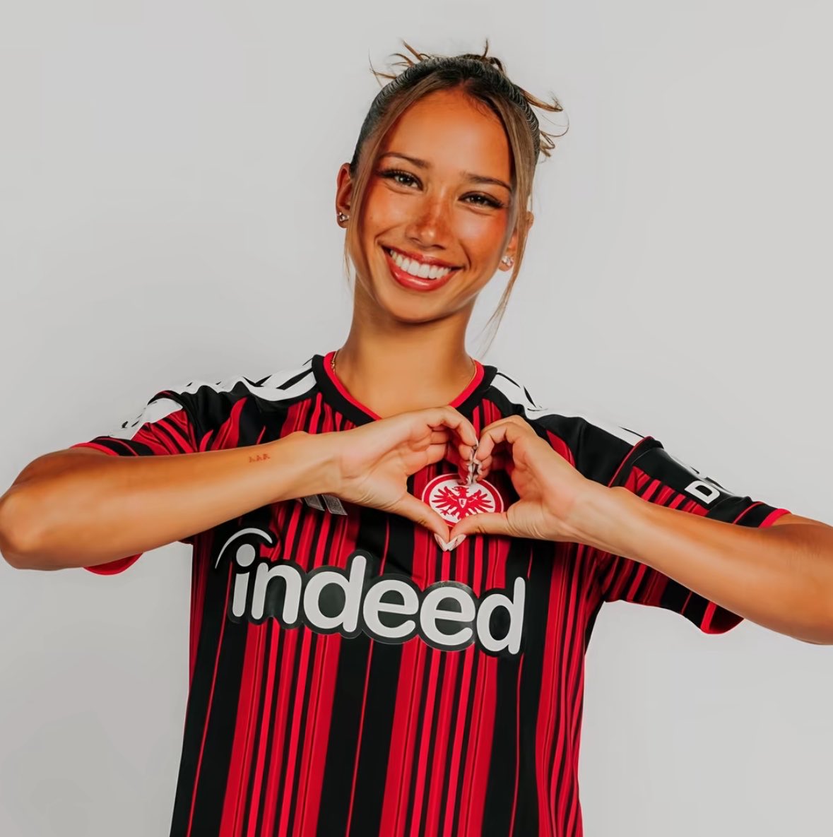 adrifdzzzzzz's tweet photo. Del Frankfurt femenino desde pequeño https://t.co/7Hep0PfBoc