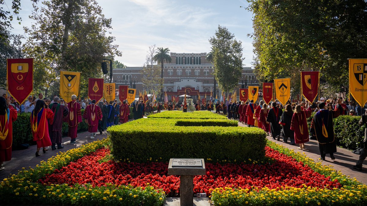 USC's tweet photo. Welcome to a new chapter, Trojans. ✌️Our newest students gathered for New Student Convocation, officially welcoming them into the Trojan Family and marking the start of their USC journeys. Here’s to the first of many unforgettable moments. #WelcomeTrojans https://t.co/FWz1iq6ifQ