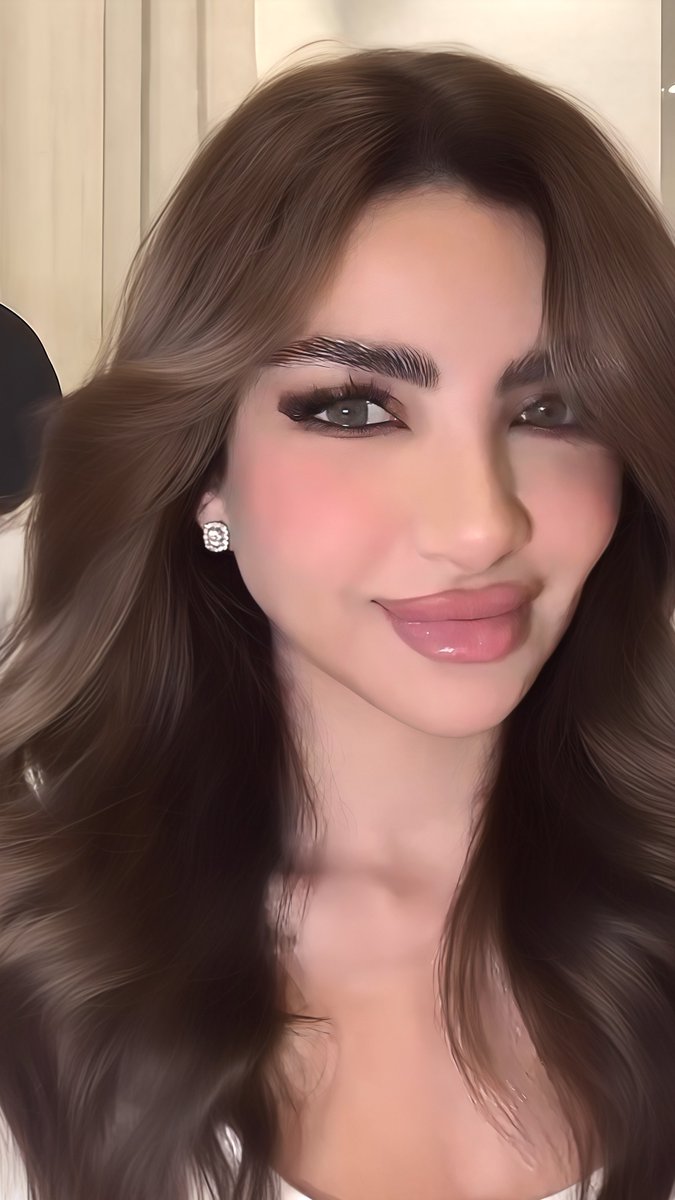luill19's tweet photo. The glow up💋 https://t.co/TU8qgWeR3S