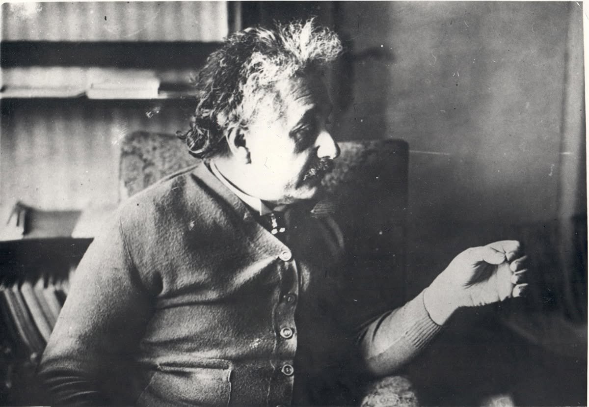 AlbertEinstein's tweet photo. "I have never belonged wholeheartedly to a country, a state, nor to a circle of friends, nor even to my own family."

- Albert Einstein https://t.co/6tcI3rihQ4