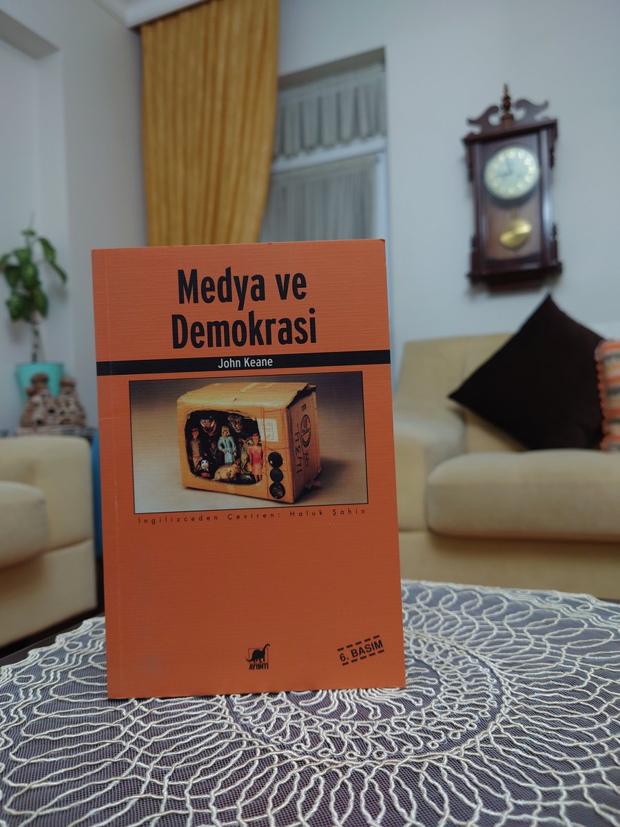rdvan_19_19's tweet photo. Bir kaç yıl önce okuduğum ve kütüphanemde bulunan tavsiye edebileceğim kitaplardan birisi ☺️ https://t.co/jumR1XEqXC