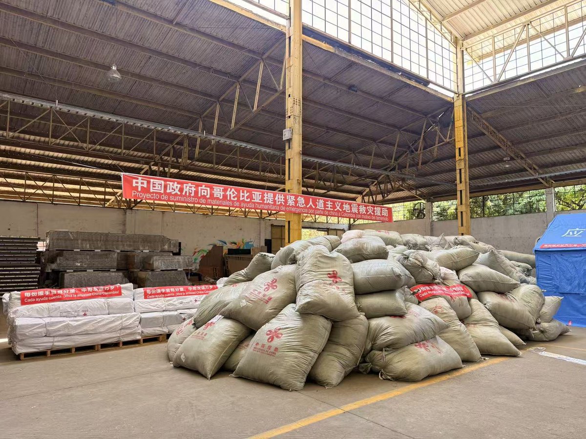 zhu_jingyang's tweet photo. Las carpas (1.900) y mantas (7.000), junto con equipos de generación de electridad y potabilización, son fundamentales para ayudar a quienes perdieron su casa y se qudan al intemperie. 🇨🇳🇨🇴🤗🤗 https://t.co/00Et8MFrHI