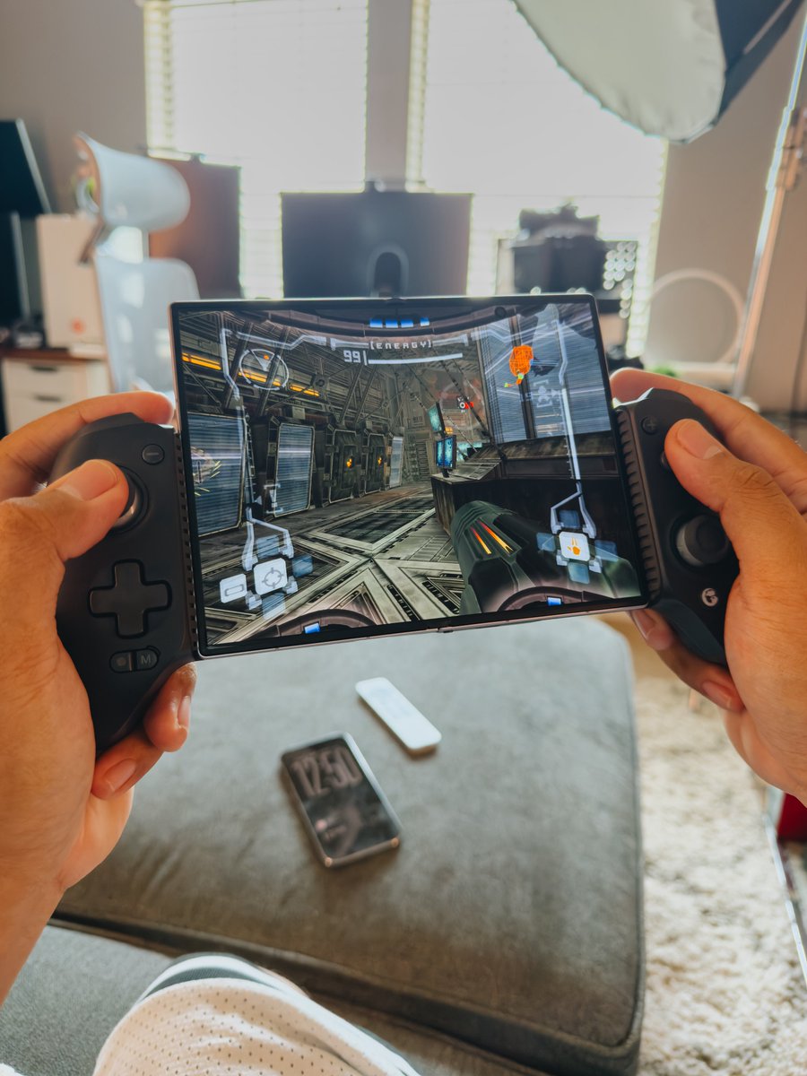 EzTech231's tweet photo. YEAH okay Z Fold 8 is like perfect for retro gaming phew 😮‍💨 https://t.co/2gKvwlfjK7