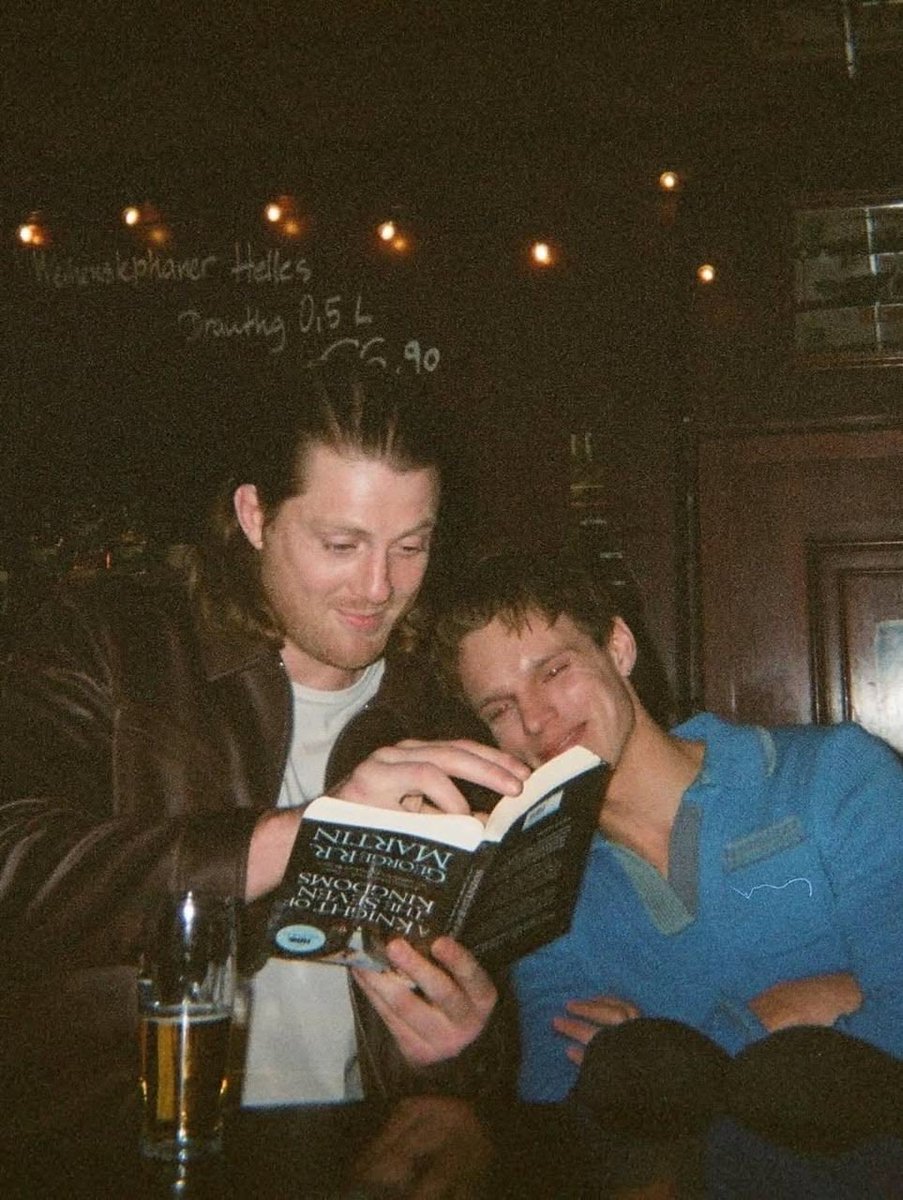 BRGHTFLAME's tweet photo. i   ❤️   my  literate  boyfriend https://t.co/S3jpAp7RG4