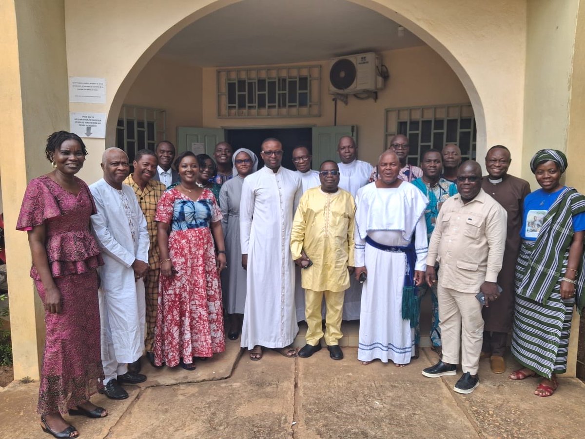 ONUSIDA_CIVTGBN's tweet photo. Renforcement des capacités des leaders (chrétiens, musulmans, endogènes) et des OSC au Bénin sur #VIHpédiatrique et #PTME. Co-construction de messages pour les lieux de culte et sites communautaires. Ensemble pour 0 nouvelle infection chez les enfants ! @moualachristia1 @UNAIDS https://t.co/m24GiQsUIQ