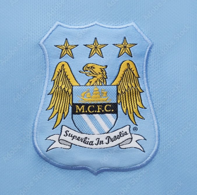 sushiinoa's tweet photo. am i the only one, who misses the 1997 man city logo? https://t.co/0urTccV8Sr