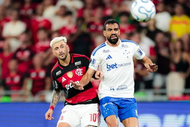 rafagbortoloti's tweet photo. Arrascaeta completou 100 jogos em Libertadores, ontem, com dose de crueldade: golaço em cima do ex e  eliminação. 
 
Eis os números do meia

Defensor Sporting: 12 jogos e 2 gols
Cruzeiro: 19 jogos e 4 gols
Flamengo: 69 jogos e 13 gols

#arrascaeta #libertadores #flamengo https://t.co/OkxgzY1RYo