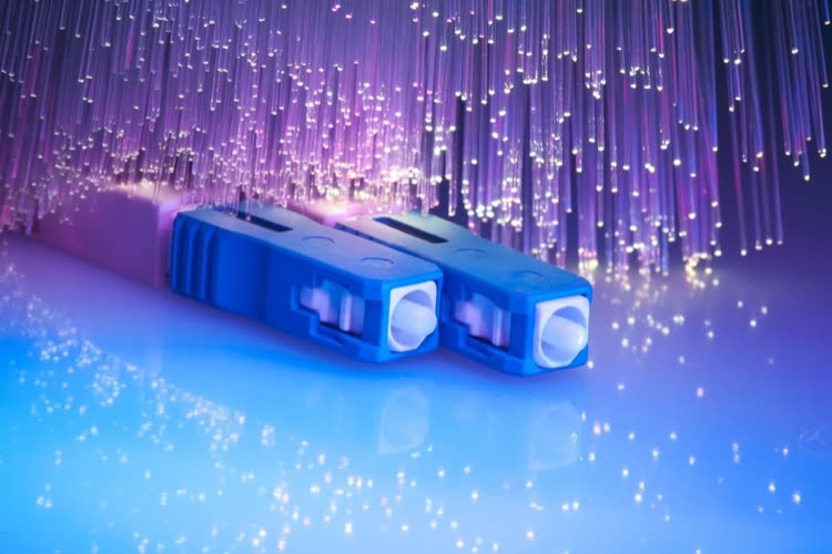 MacGeneration's tweet photo. Internet fixe : pendant que la France se fibre, les USA préfèrent stagner plutôt que de favoriser le FTTH https://t.co/RBiCKiJEel #InternetFixe #FibreOptique https://t.co/IkFfdpgGbq