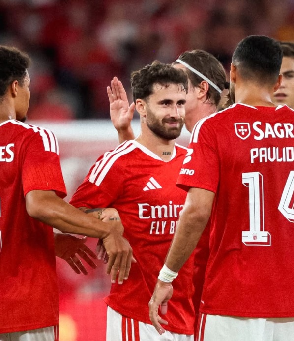 futbolarena's tweet photo. Benfica 1-0 Aarhus (2' Rafa Silva)

⚽ 7 maç
⚽ 4 gol
⚽ 1 asist https://t.co/hsbrtyZMzg