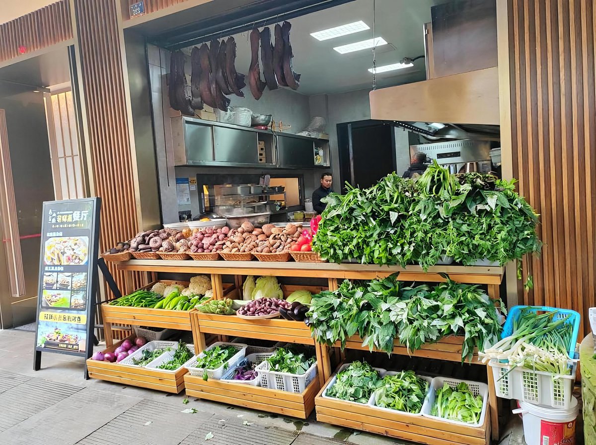 Jorge5443210597's tweet photo. Fresh seasonal veggies u0026 farm eggs restocked at the corner market! Perfect for your weekend meal prep—grab yours before they’re gone.， https://t.co/100VFuAfPQ