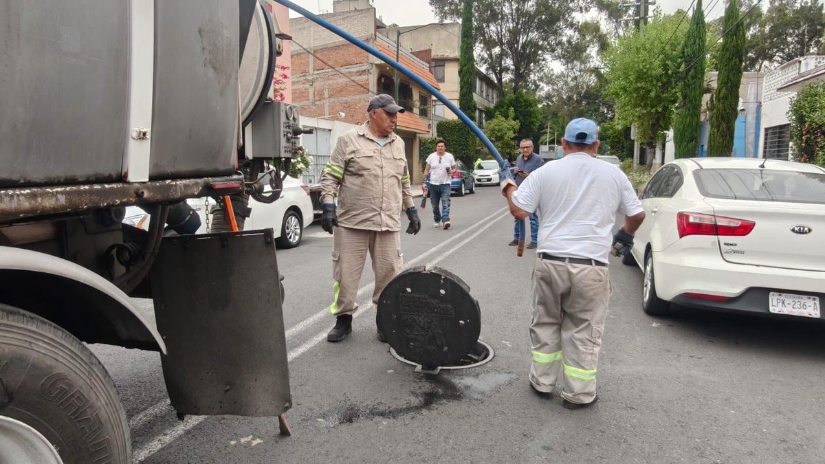 evelyn_parraA's tweet photo. Hoy tocó Tequio en la colonia Federal.💪🏽❤️ 

Más de 1,000 trabajadores y vecinos sumamos esfuerzos en esta colonia con 100 años de historia. 🏘️ 

Estar en territorio es escuchar, trabajar y cumplir. ¡Seguimos transformando!#VCarranza #LaEnergíaQueTransforma #EvelynParra https://t.co/i5mWJWQQrF