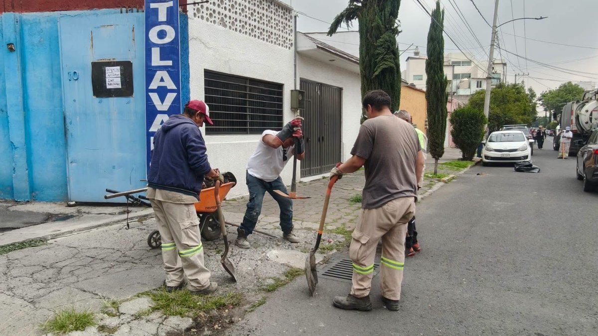 evelyn_parraA's tweet photo. Hoy tocó Tequio en la colonia Federal.💪🏽❤️ 

Más de 1,000 trabajadores y vecinos sumamos esfuerzos en esta colonia con 100 años de historia. 🏘️ 

Estar en territorio es escuchar, trabajar y cumplir. ¡Seguimos transformando!#VCarranza #LaEnergíaQueTransforma #EvelynParra https://t.co/i5mWJWQQrF