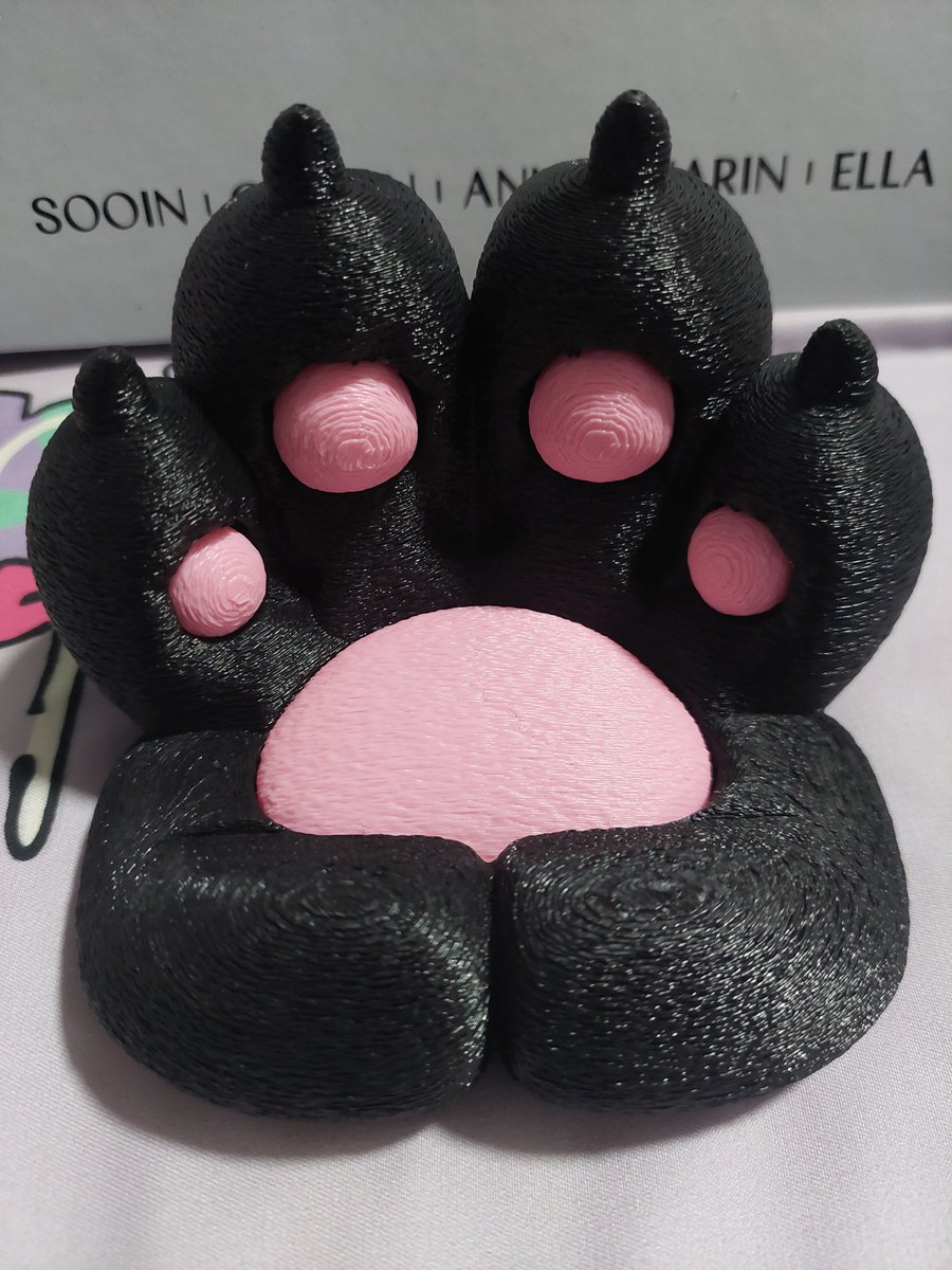 TeckMeWithYou's tweet photo. Found The Perfect Cat Paw Stand For My #Teleca MEOVV Group Slab !

#MEOVV #미야오 @OFFICIAL_MEOVV
@teleca_official
@MEOVV_talk #PAWMPAWM #CatPaw #MEOW #BRG #LimitedEdition #SOOIN #ANNA #ELLA #GAWON #NARIN https://t.co/MTJL8NvAKj