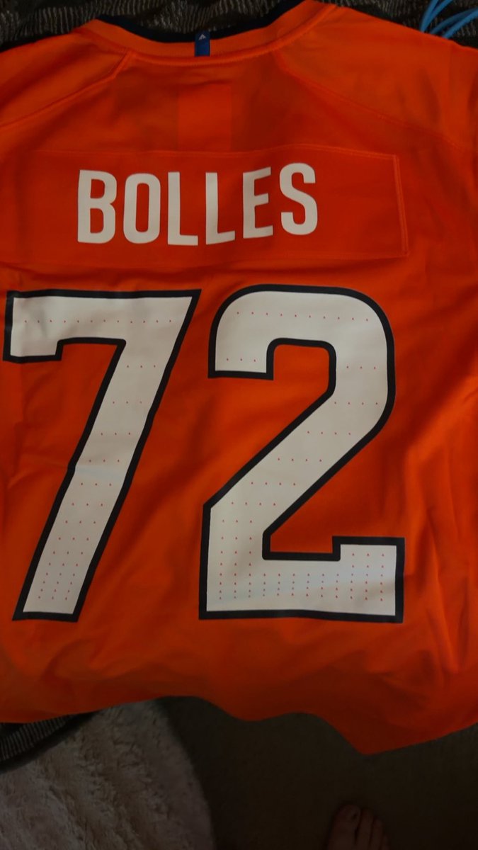 LVCHAP0's tweet photo. @BriMaestas303 @VetanzeTherapy Hopefully I get to see my boy garret bolles get some reps/ plus just got his jersey so here’s to hoping!!! https://t.co/KS3tRIb746