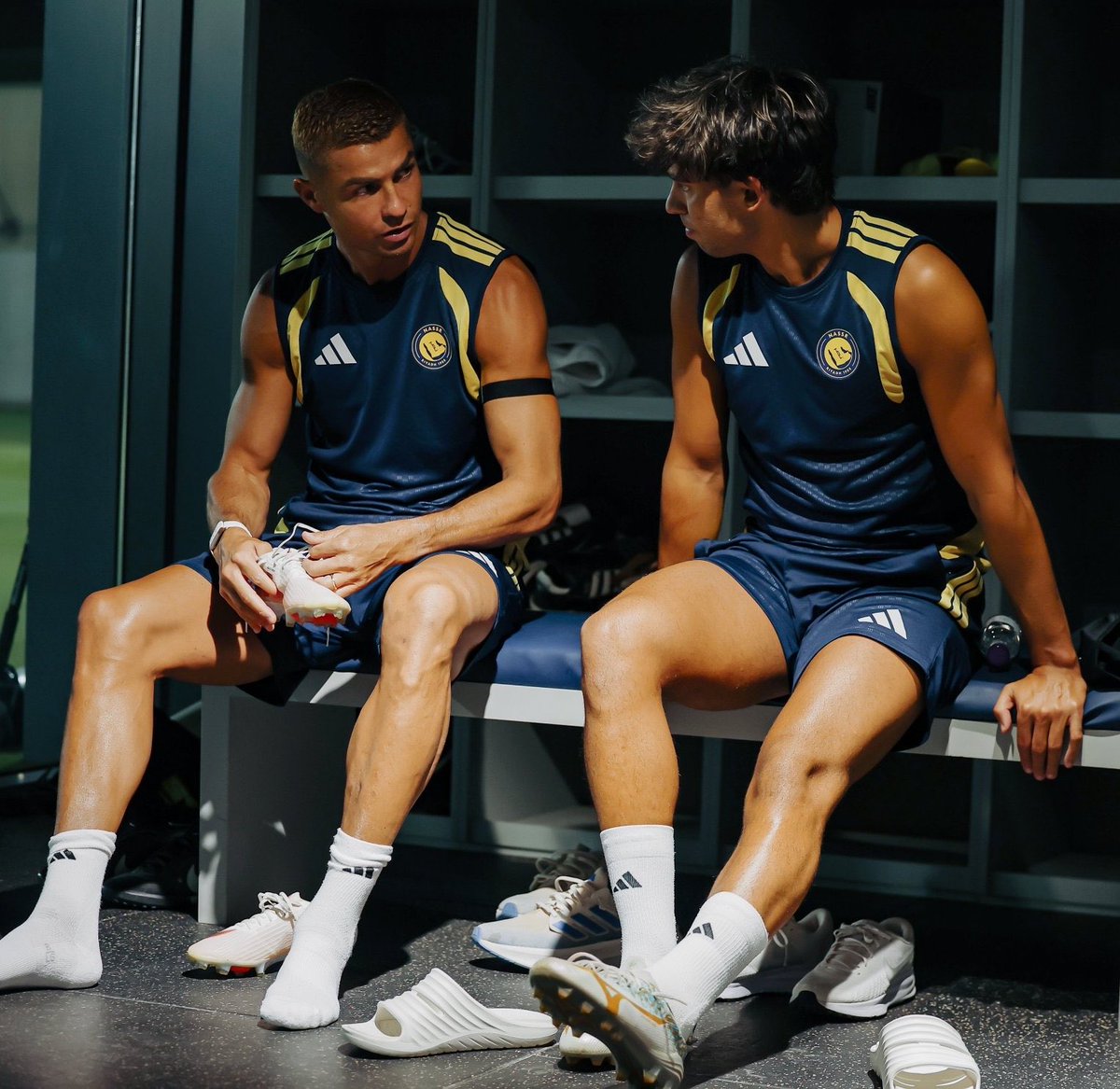 totalcristiano's tweet photo. The Portugal connection. 🇵🇹 https://t.co/cwEOe1W6wJ