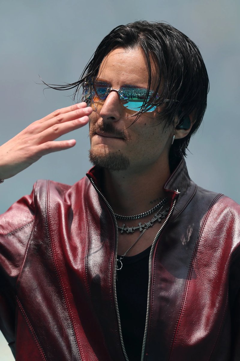 Reggaeton_Times's tweet photo. 🚨 Fuentes cercanas informan que Wisin habría invitado a Danny Ocean a dictar clases en la Universidad del Perreo. Aparentemente no pudieron llegar a un acuerdo y la respuesta final del artista venezolano fue: "Me rehúso". https://t.co/xtOZ2oR0T3