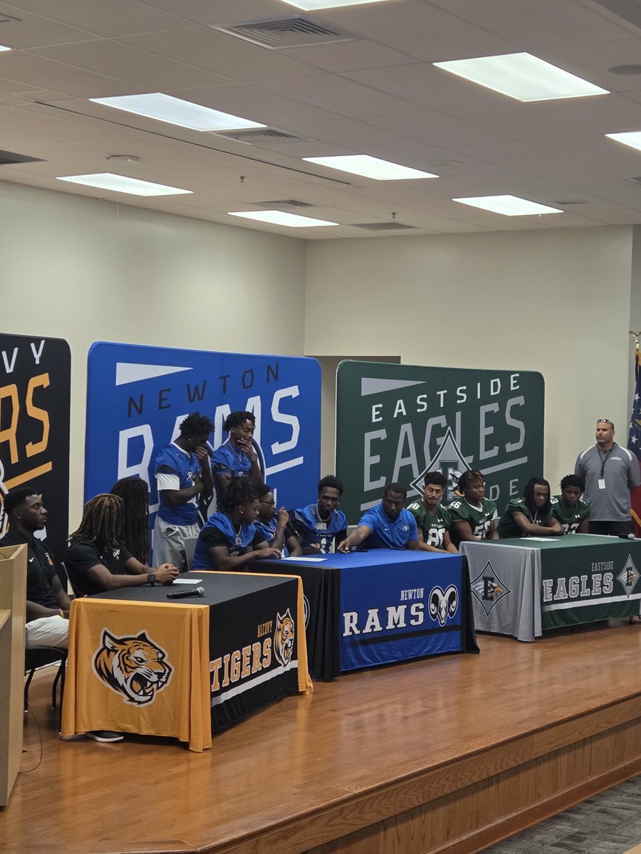 Coach_CGreen's tweet photo. Yesterday's Fall Media Day was great for our student athletes of @NewtonCoSports1. Thank you @BSNSPORTS_GA for providing breakfast! @shannonjbuff @NewtonSupt https://t.co/ShbZ4jMTot