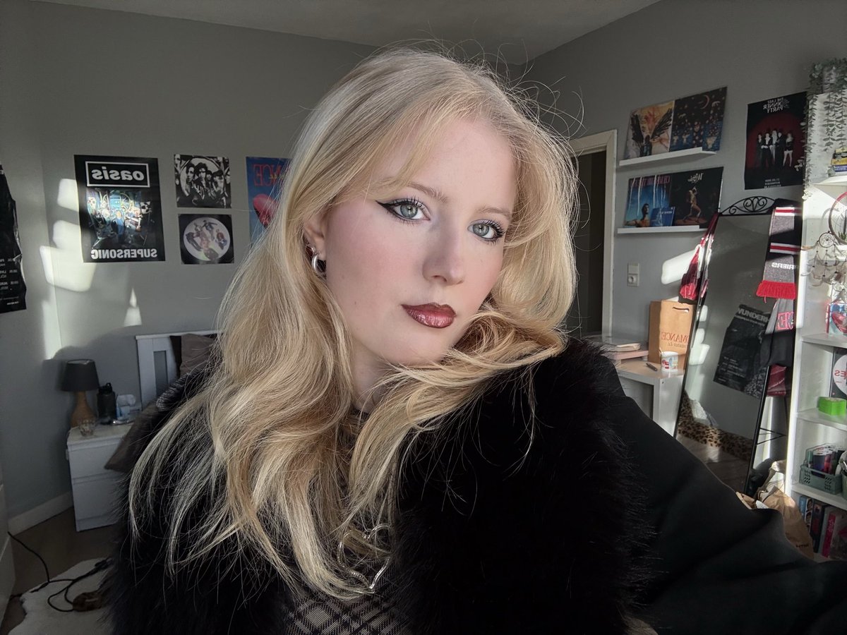 skintyromance's tweet photo. hi⭐️ #fdctwt
⊹ clara | 26
⊹ fan since 2021
⊹ saw them live 15x
⊹ fav album: dogrel
⊹ fav song: too real
⊹ fav member: grian https://t.co/0wIK2Mqf0l
