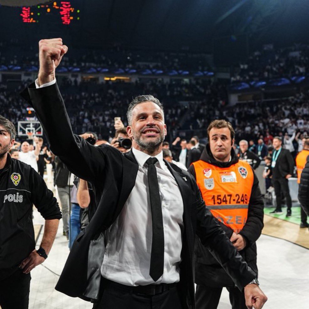 sakalligazeteci's tweet photo. 📌 Beşiktaş emin ellerde.

Karakter, hırs, yetenek.. https://t.co/wo8WZBTWbm