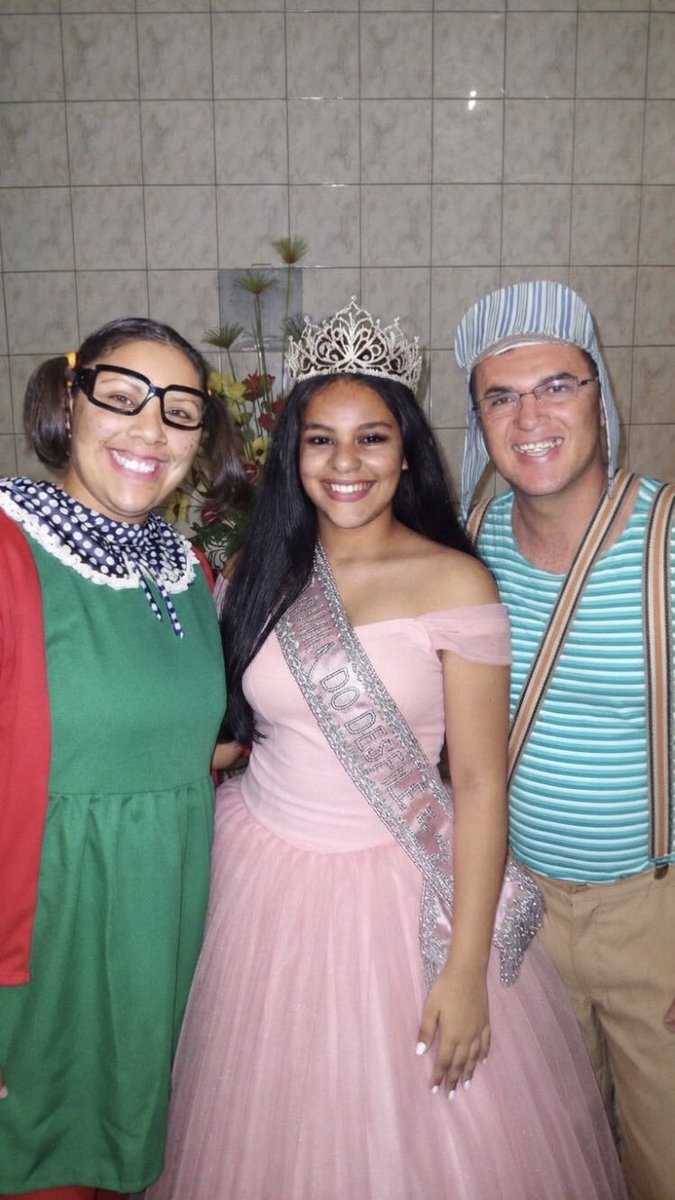 rainhaaarenz's tweet photo. As minhas fantasias favoritas foram o Chaves, a Chiquinha e a Maria Bonita. https://t.co/Mi8WwfhBlW