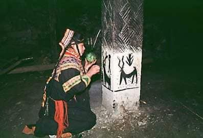 gegenprxss's tweet photo. though Sumer lay far from the mountains, its art preserved the image of the spiral-horned goat (4th pic)

Kalash ritual spaces still preserve the imagery; Markhor is regarded as a sacred being of the Onjesta realm &amp; companion of the peri (fairies) and associated w sacred heights. https://t.co/cuTWYJQaRy