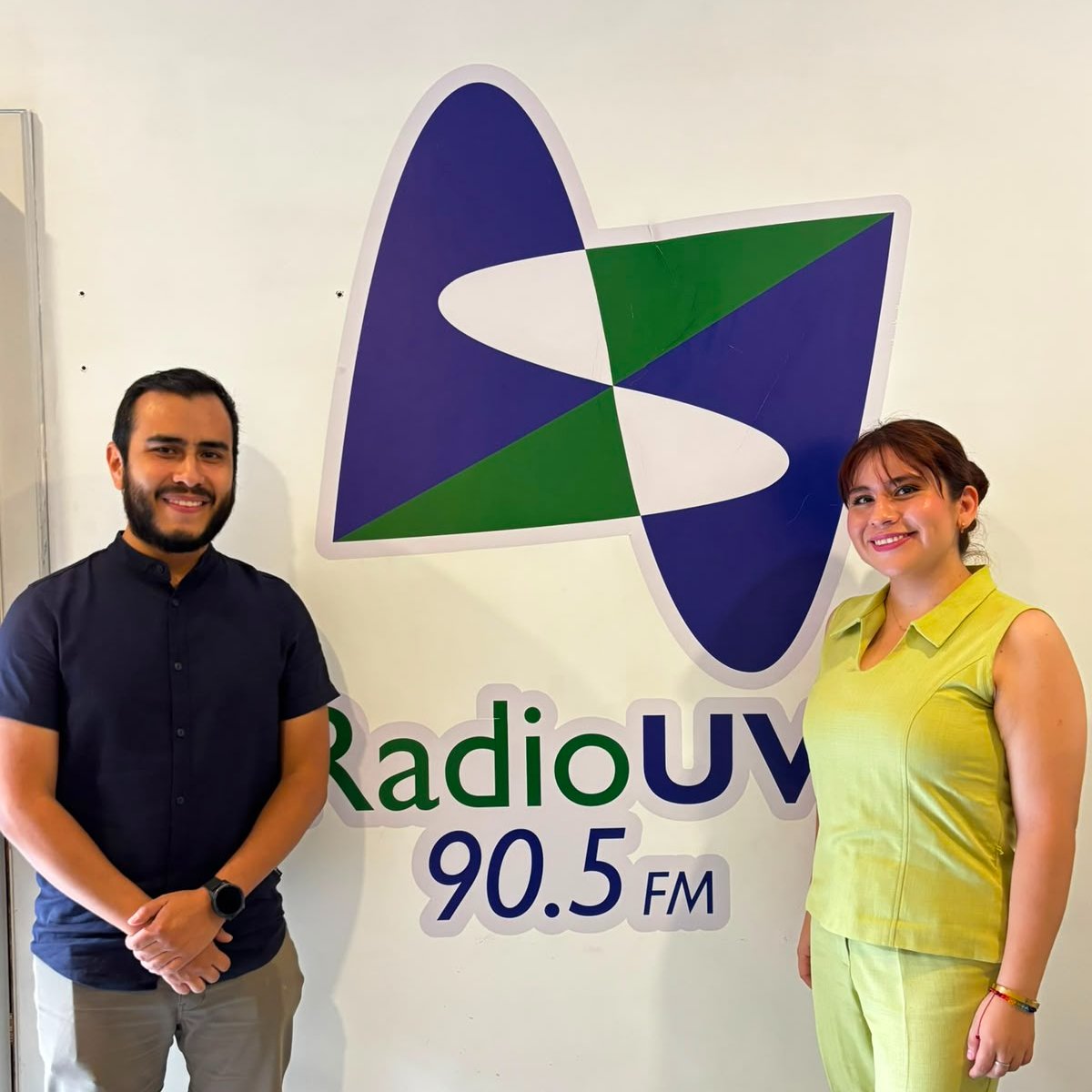 RadioUV's tweet photo. #EspacioCiudadano 🔊
Esta semana recibimos en cabina al Lic. Luis Omar Pérez y la Lic. Paola Alejandra Lozano, de Physio Once, con quienes conversamos sobre la importancia y características de la fisioterapia. Una charla informativa para nuestra audiencia. https://t.co/ITCbKKD85f