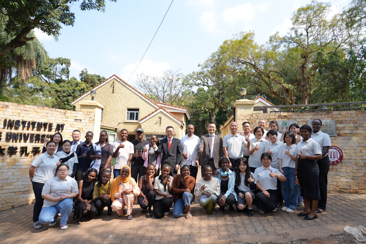 MakConfucius's tweet photo. Today, Ambassador Wu Guangrong and Counsellor Fan Xuecheng from the Chinese Embassy in Uganda visited the Confucius Institute at Mak. They observed Chinese‑language classes, interacted with students and staff, and expressed concern for front‑line Chinese‑language educators. https://t.co/zvqX5CrvMA