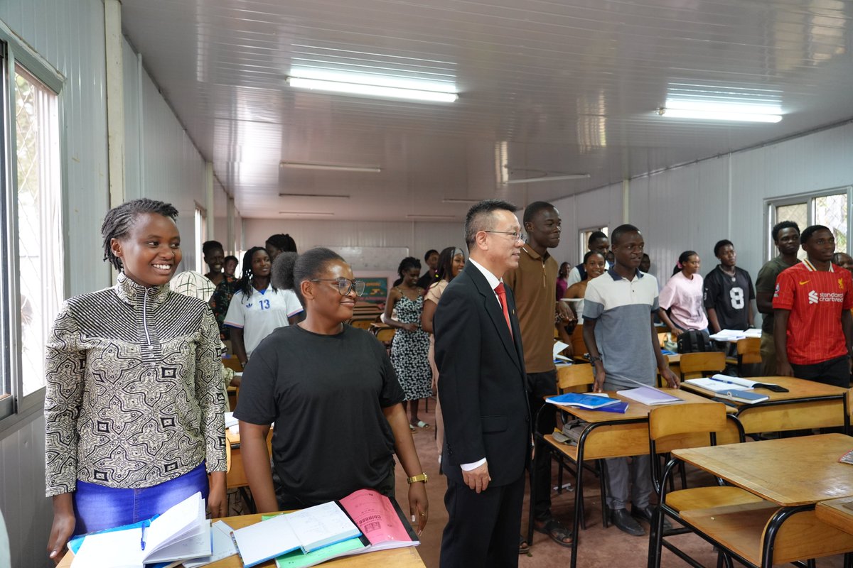 MakConfucius's tweet photo. Today, Ambassador Wu Guangrong and Counsellor Fan Xuecheng from the Chinese Embassy in Uganda visited the Confucius Institute at Mak. They observed Chinese‑language classes, interacted with students and staff, and expressed concern for front‑line Chinese‑language educators. https://t.co/zvqX5CrvMA