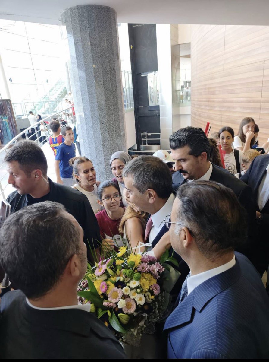 Elifeylulokmenn's tweet photo. Eğitimin mimarı öğretmenlerimiz, yeni döneme aileleriyle bir arada, büyük bir coşkuyla başlamak için Sayın @Yusuf__Tekin'in vereceği müjdeyi bekliyor. İl emriyle yuvalarımızı şenlendirecek o güzel karara inancımız ve güvenimiz tam. 🌿 #ilEmriyleKavusalim @cftcblnt @mebpgm 🌸 https://t.co/RamgYnHEIG