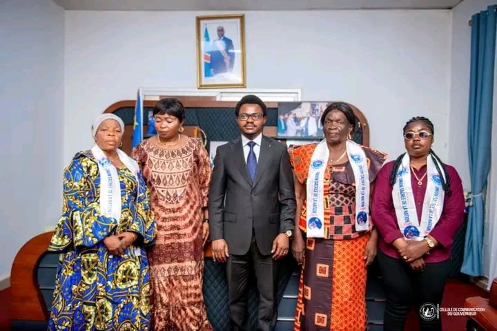 ACEDE_RDcongo's tweet photo. À Kisangani, la Ligue des femmes de @unionsacreerdc  de la Tshopo a été reçue ce samedi 15 août par le président national de l'ACEDE l'honorable Gouverneur Paulin Lendongolia Lebabonga La délégation est venue lui remettre un mémorandum. @fatshi13 @DeniseNyakeru https://t.co/MH0MfUa0lV