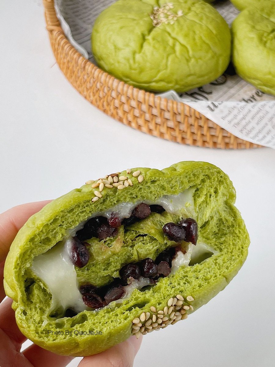 JuzGotTrolled's tweet photo. Just split a pack of matcha mochi with my roommate  Chewy, warm, and the perfect mid-week pick-me-up—good snacks taste even better shared!， https://t.co/dPR8jkKYnZ