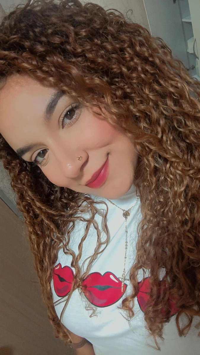 MissNievesv's tweet photo. Mi cara | Mis pies🍒✨ https://t.co/kYkztMmeK7