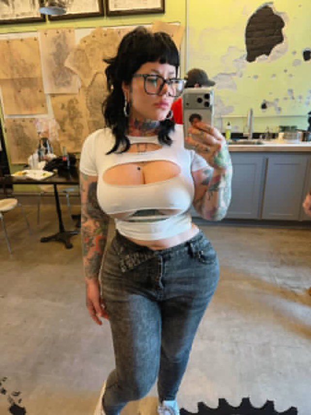 MTravis88846's tweet photo. Well I have hot content of me playing with my pussy, 🍆sucking dildo 🍆,squirting,💦watery💦💧🍑cheap 🌐and long enough ♻️for you to enjoy 😊 and it affordable🙌 tho you down to buy❔just to support my hustle https://t.co/RKS3RIjK7C