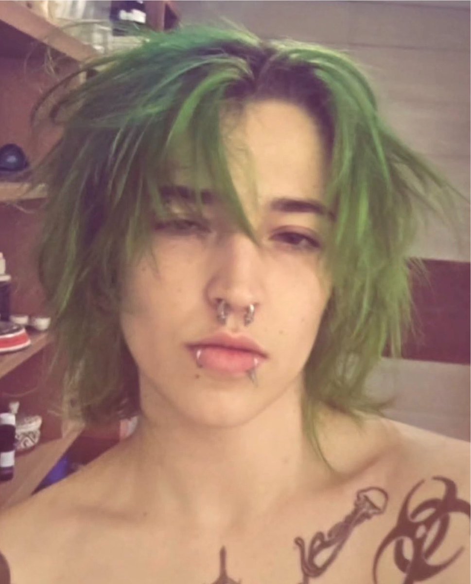 itboypopstar's tweet photo. boa tard finalmente estou no dormitorio https://t.co/0xA4t3COWx