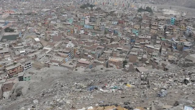 delebukele's tweet photo. PERU ANTES DEL TERREMOTO / PERU DESPUES DEL TERREMOTO https://t.co/RVTnhlJbRK