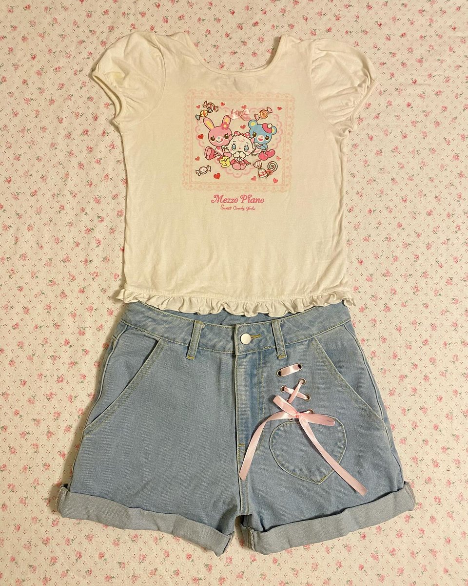 adorablefits4's tweet photo. I go round and round Satellite 🪩🌱

Shirt is from @our.goldenhearts 
Skirt is from @romwe 
Shoes are from @aliexpressus https://t.co/CFTBrmfwAC