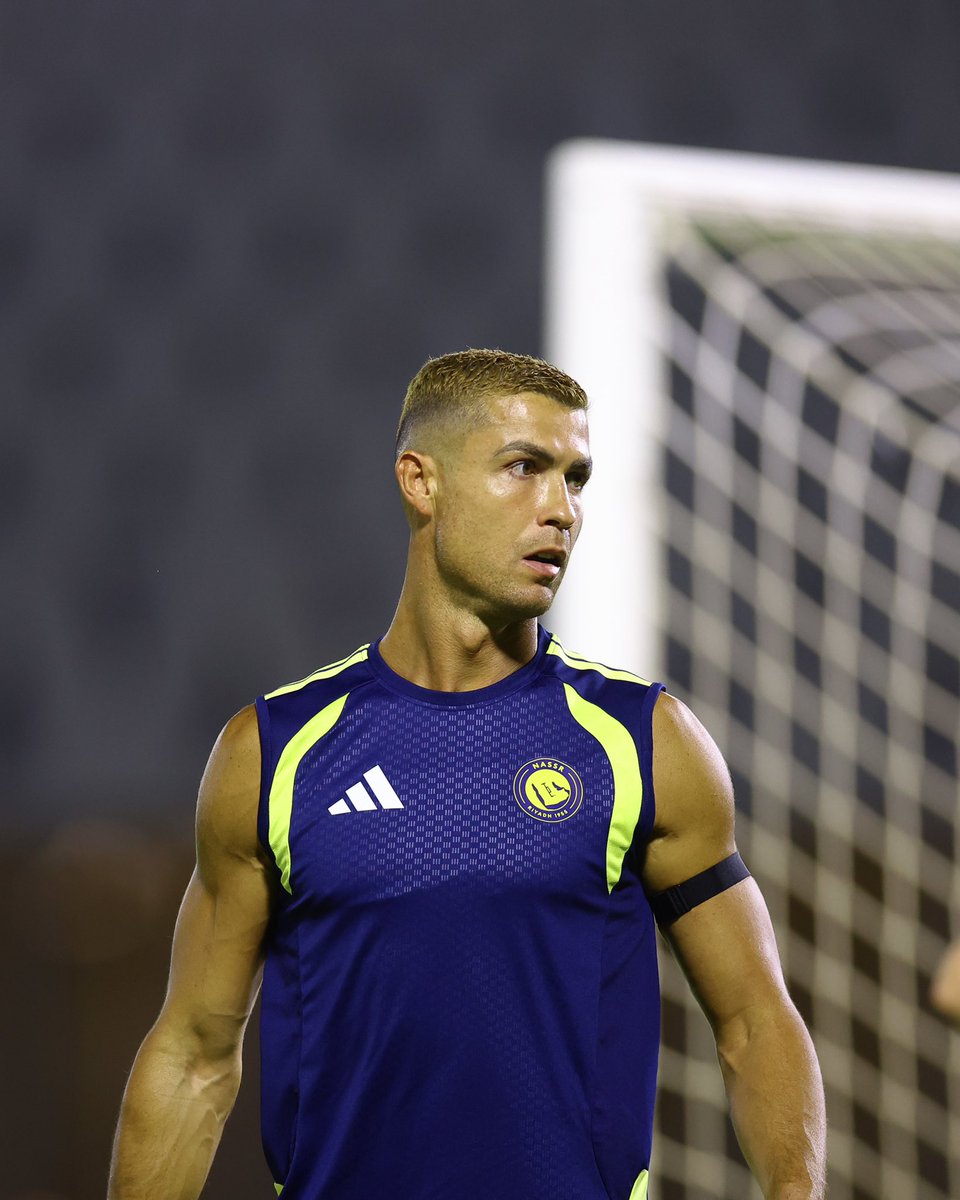 Cristiano's tweet photo. Focused ⚽️ https://t.co/Nrtvd4mrKV