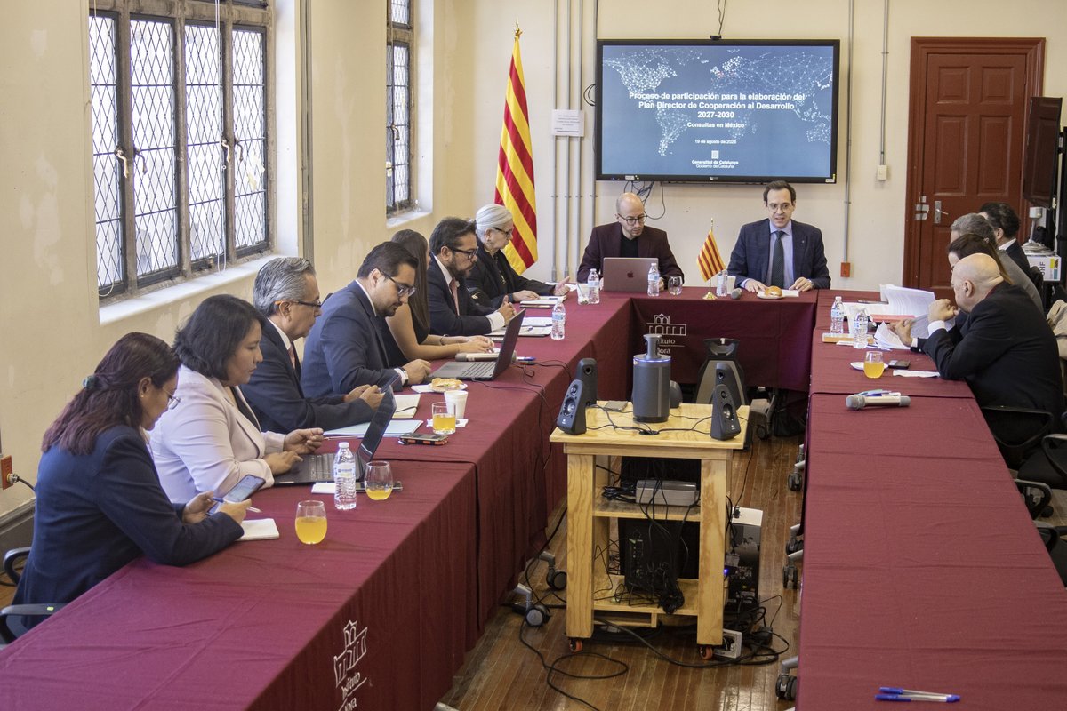 Catalunya_MX's tweet photo. La jornada se estructuró en dos sesiones de trabajo para identificar oportunidades de fortalecimiento de la cooperación catalana en la región.

Un taller sobre eje feminista y derechos humanos y otro sobre gobernanza democrática y transiciones justas.♀️🌱 https://t.co/JSXSurmsls
